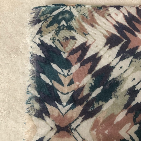 Multi-coloured light weight wrap - Picture 5 of 6